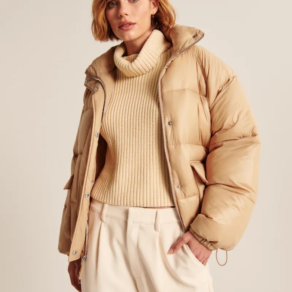 NWT Abercrombie oversized puffer jacket..size M